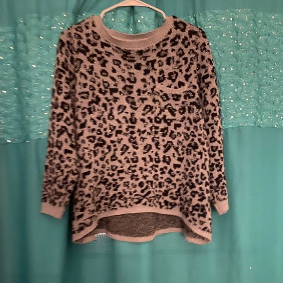 Juniors Leopard Print Sweater - Picture 2 of 4